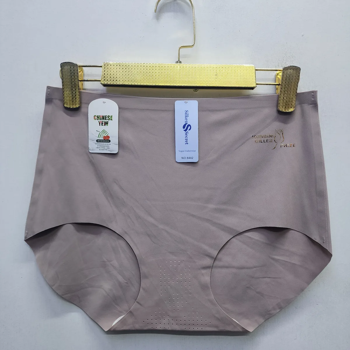Fully Seamless Panties with Gold Side Inscription – Size 16, 18 & 20