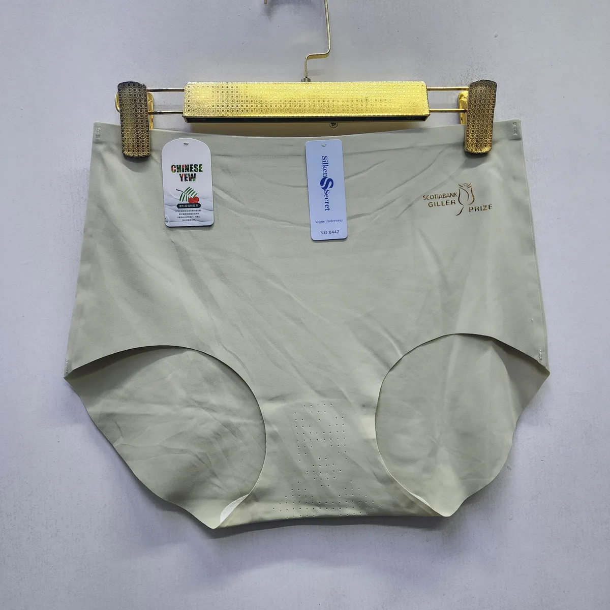 Fully Seamless Panties with Gold Side Inscription – Size 16, 18 & 20