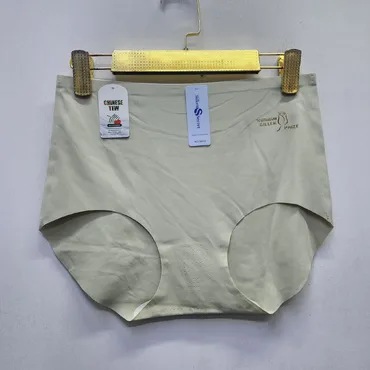 Fully Seamless Panties with Gold Side Inscription – Size 16, 18 & 20