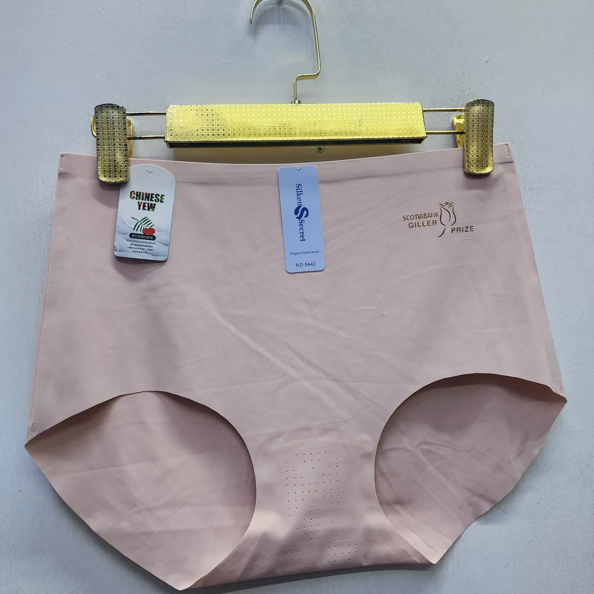 Fully Seamless Panties with Gold Side Inscription – Size 16, 18 & 20